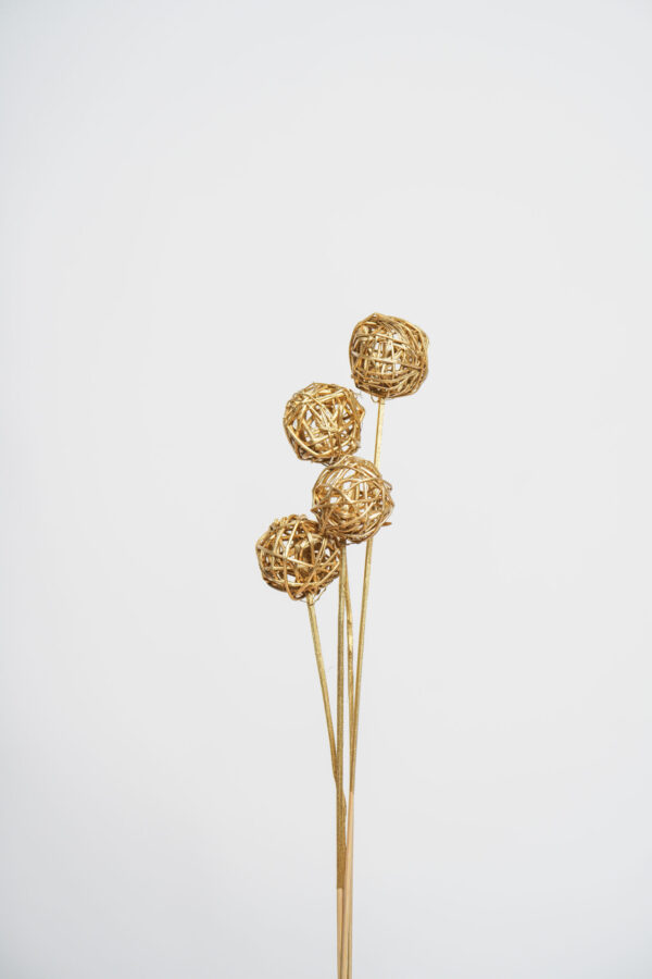 Molho de Bolas Vime Natural Dourado para uma Decoração Vibrante