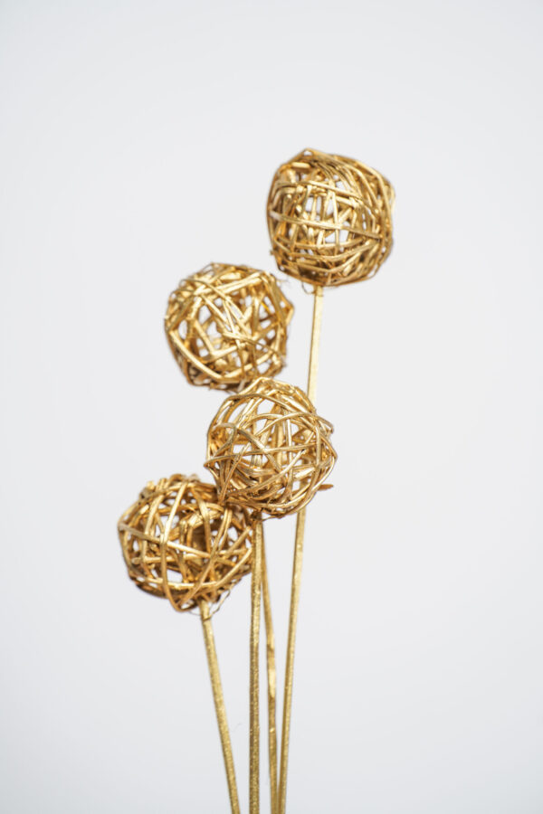 Molho de Bolas Vime Natural Dourado para uma Decoração Vibrante